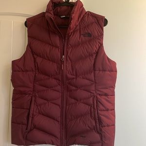 Women’s north face vest - maroon